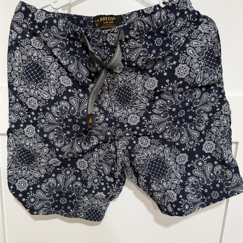Burton Men's Navy and White Patterned Hybrid Shorts